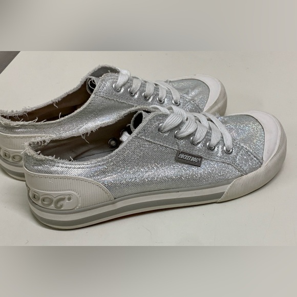 Women's 7.5 Rocket Dog Sparkly Metallic Silver Rubber Toe Lace Up Sneakers - Picture 13 of 16